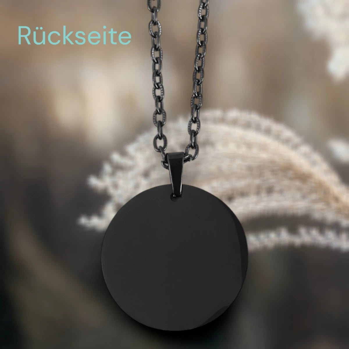 Personalisierte Kette Schwarz – Runder Edelstahl Anhänger (25 mm) mit Gravur & Kette