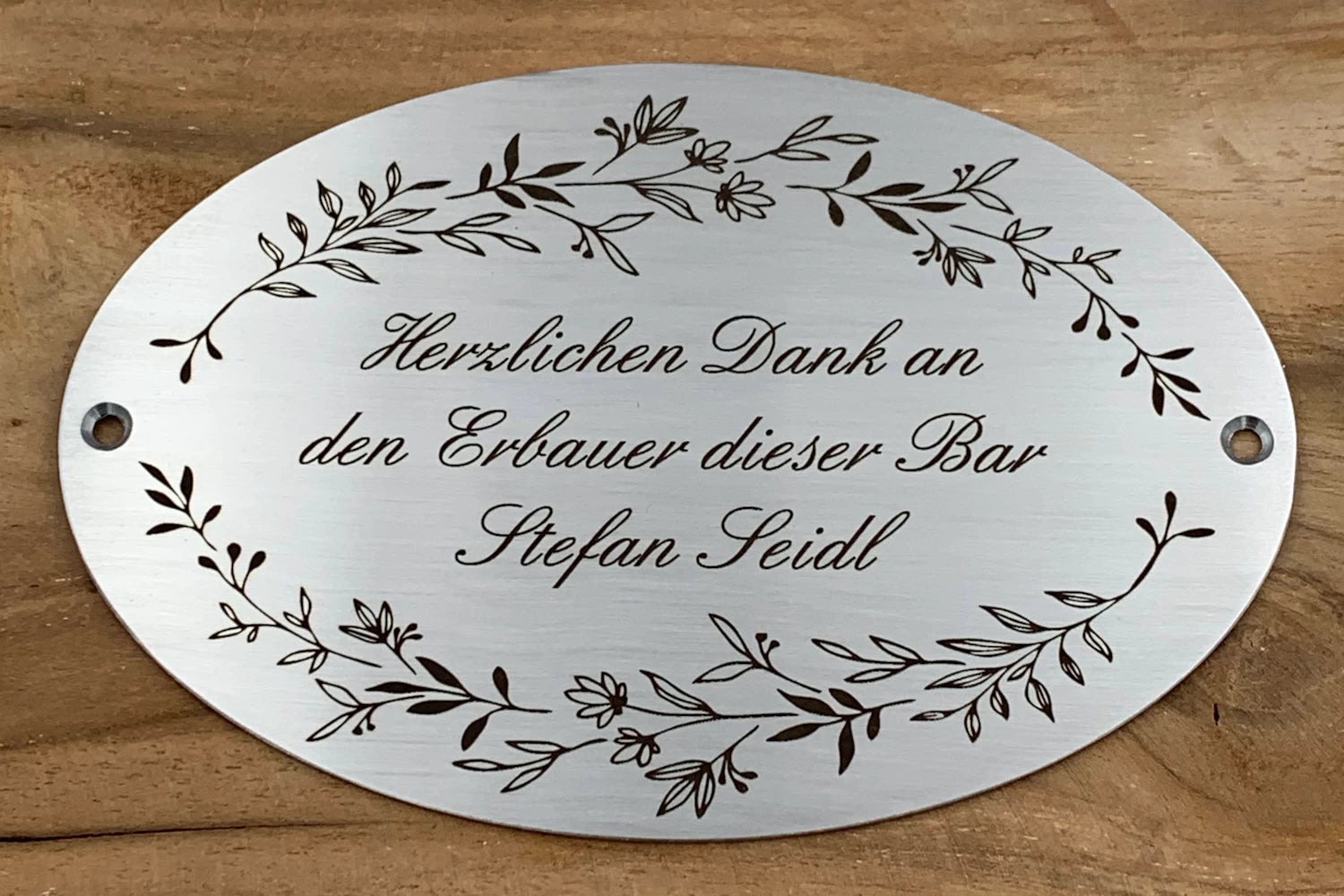 Edelstahlschild Oval mit Ranke