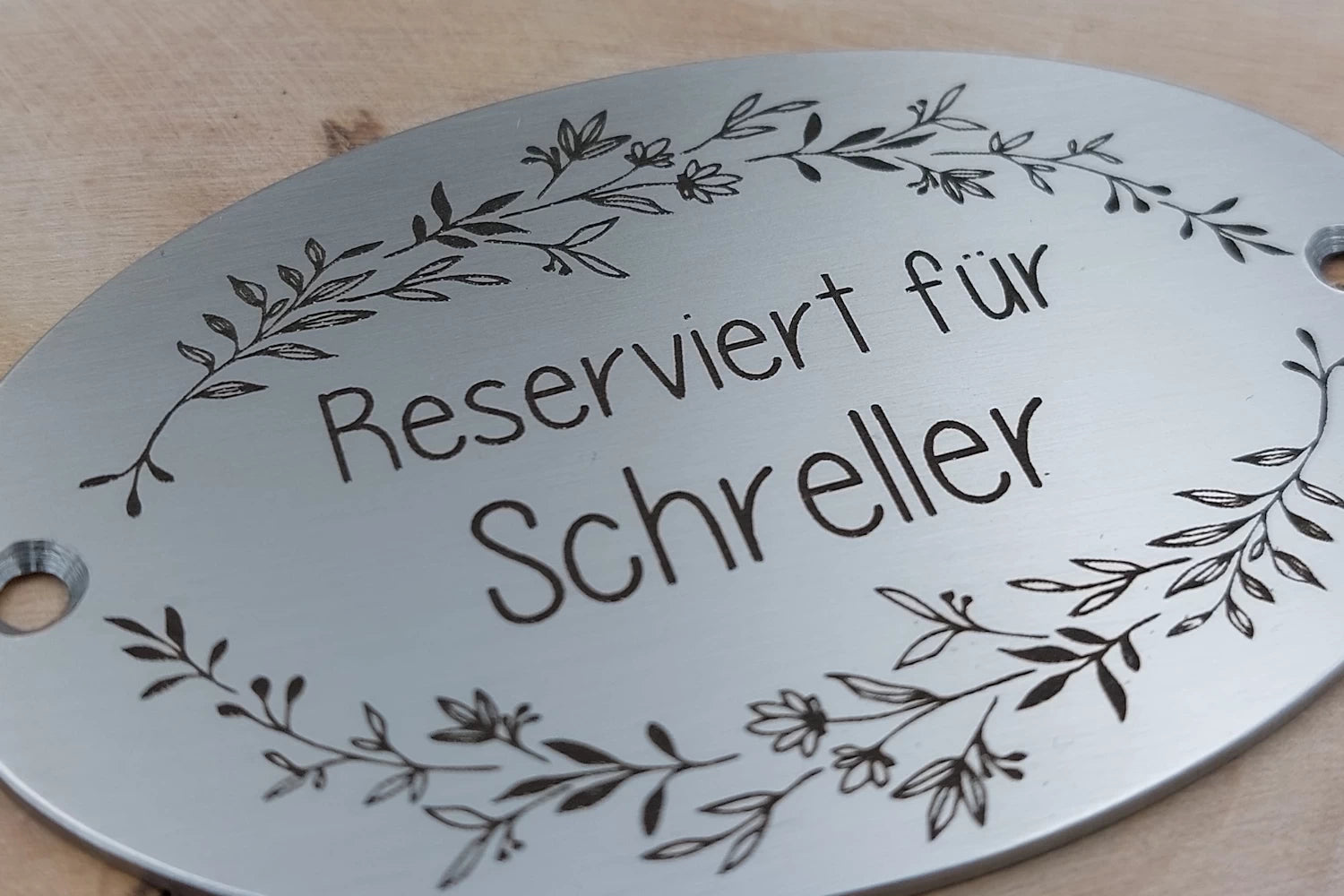 Edelstahlschild Oval mit Ranke