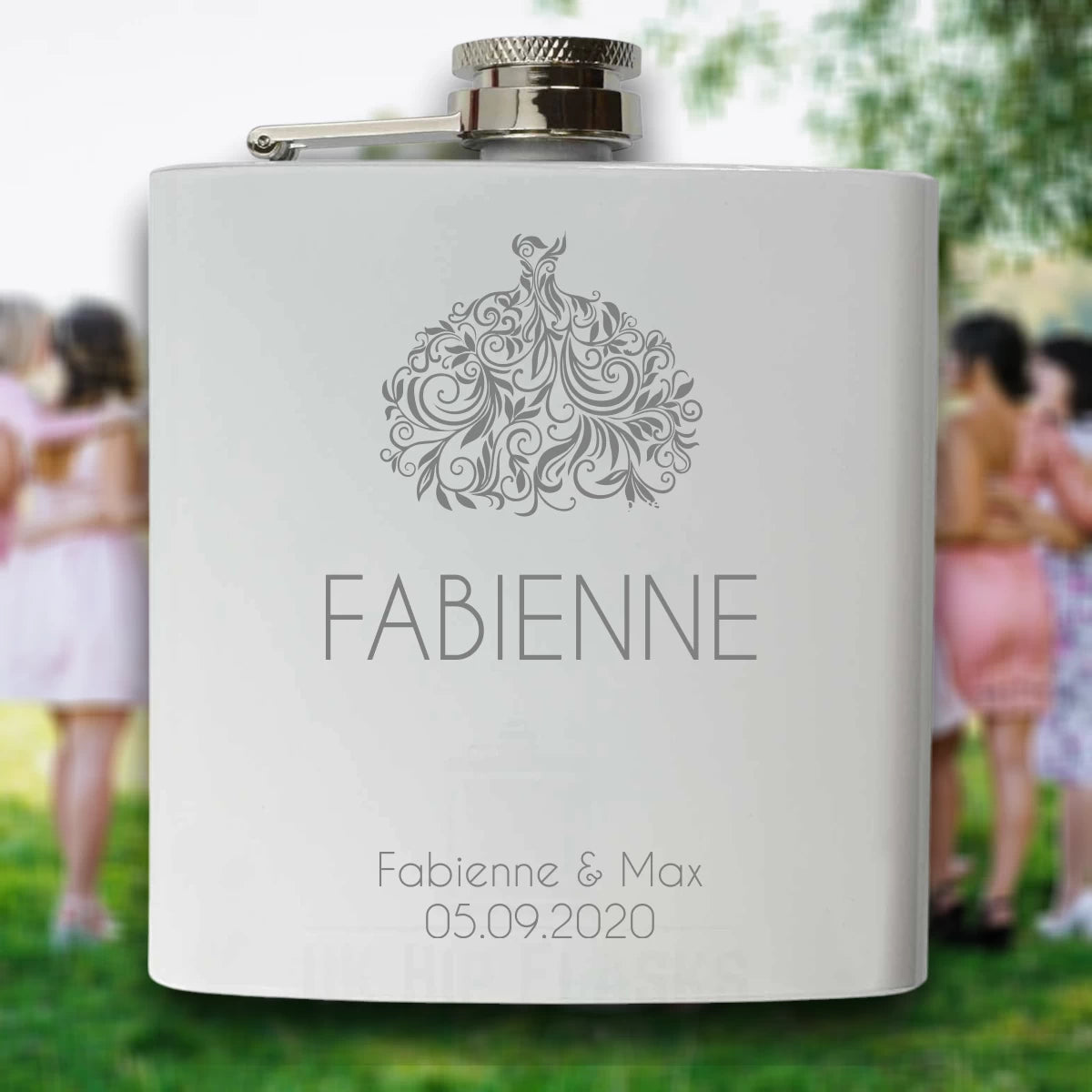 Personalisierter Flachmann Braut – Weiß mit Brautkleid, Name & Hochzeitsdatum