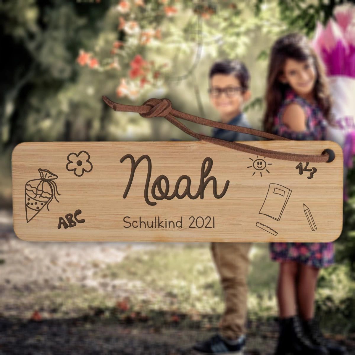 Einschulungs-Lesezeichen mit Schulmotiven & Name – Bambus, personalisiert 🎒📝