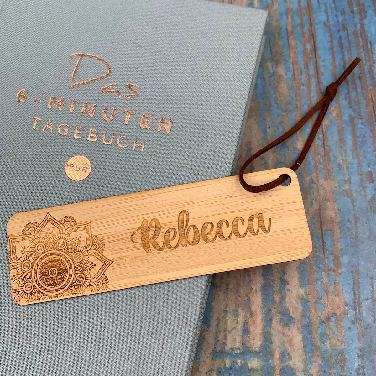 Personalisiertes Lesezeichen aus Bambus mit Mandala – Dein Name graviert