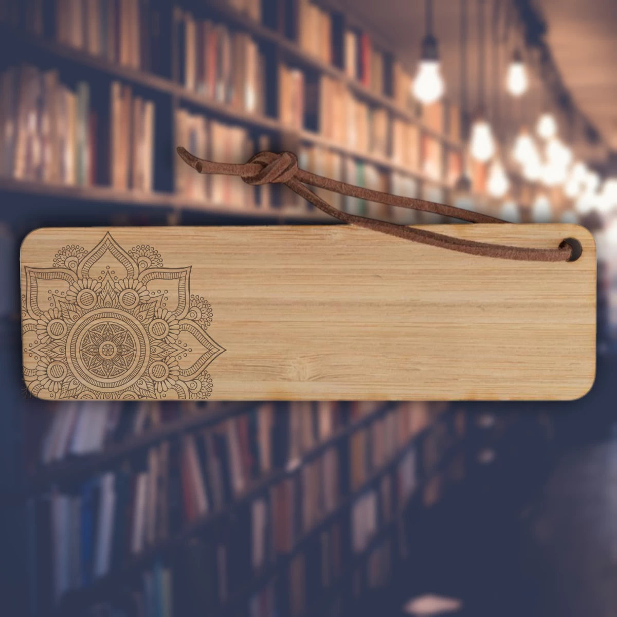 Personalisiertes Lesezeichen aus Bambus mit Mandala – Dein Name graviert