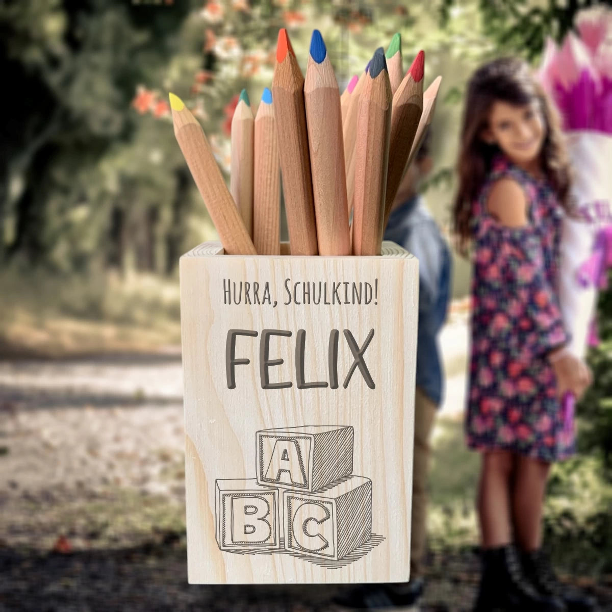 Stiftebox mit Name & ABC-Klötzen – personalisiert zur Einschulung