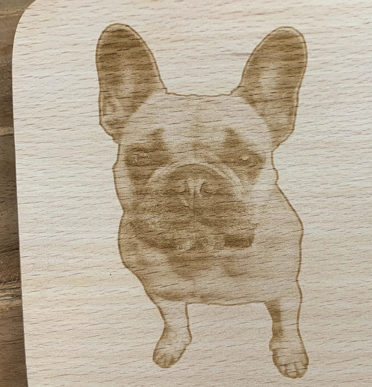 Personalisiertes Schneidebrett mit Gravur – Eigenes Foto & Text | Buchenholz mit Metallgriff