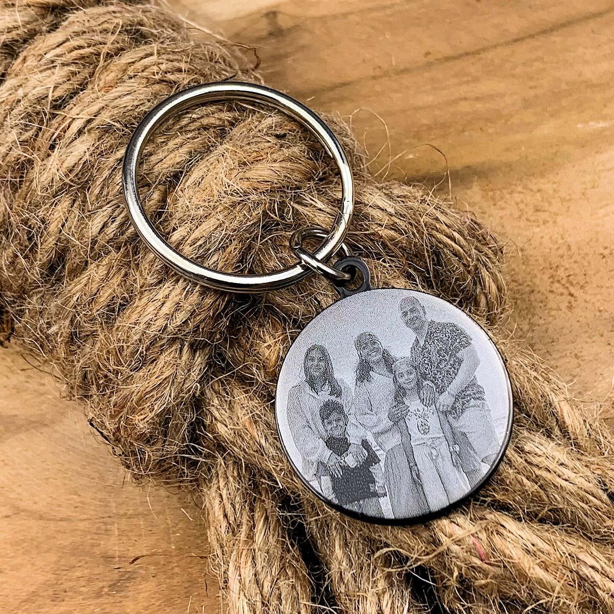 Personalisierter Schlüsselanhänger mit Fotogravur – Runde Form | Edelstahl schwarz