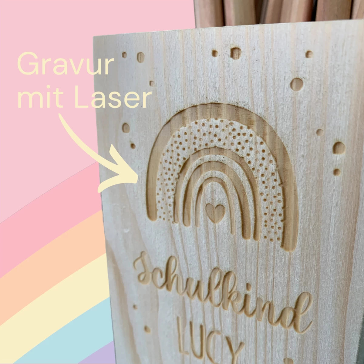 Hurra Schulkind! 🎒 Personalisierte Stiftebox mit Regenbogen & Wunschname – aus Fichte 🌈✨