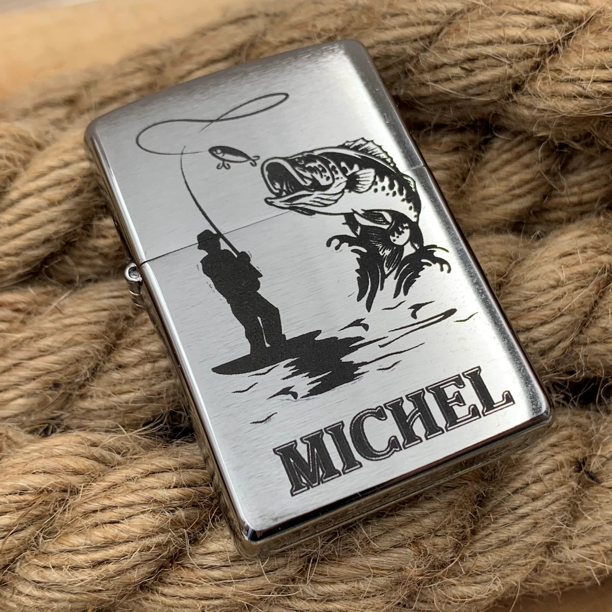 Zippo - Angeln - Angler & Fisch | personalisiert Gravur