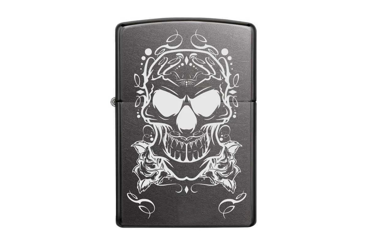 Zippo personalisiert Totenkopf und Namen